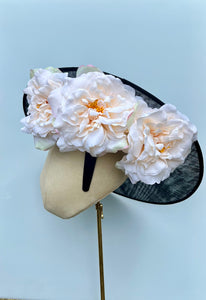 Blume (in black)