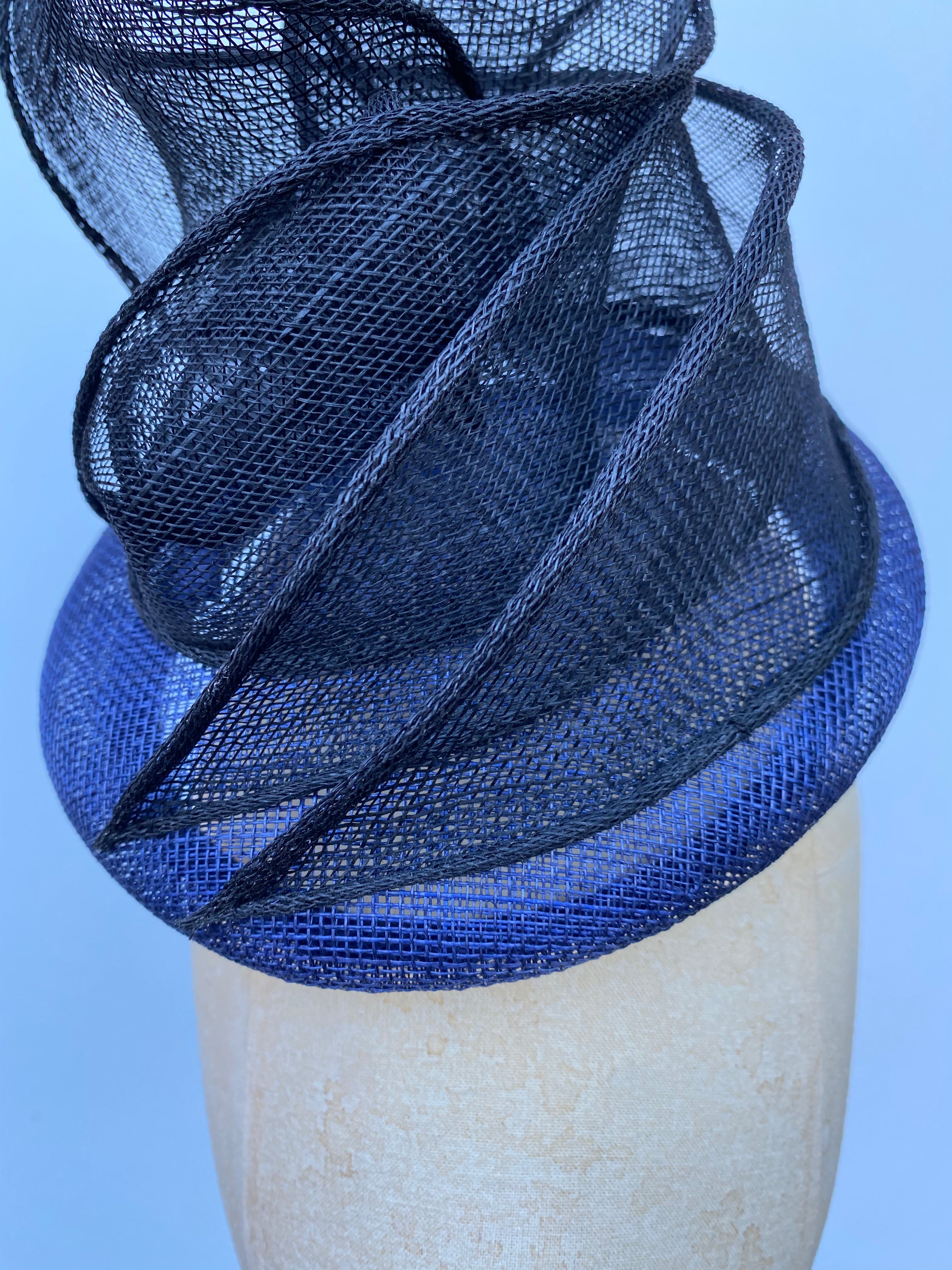 Signature sculpture navy and black